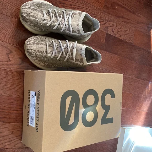 Yeezy Boost 380 - Picture 6 of 11